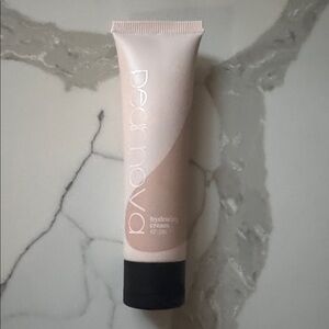 🌸5/$25🌸 Pear Nova hydrating cream